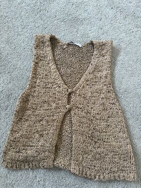 Chunky Knit V-Neck Crochet Vest in Tan